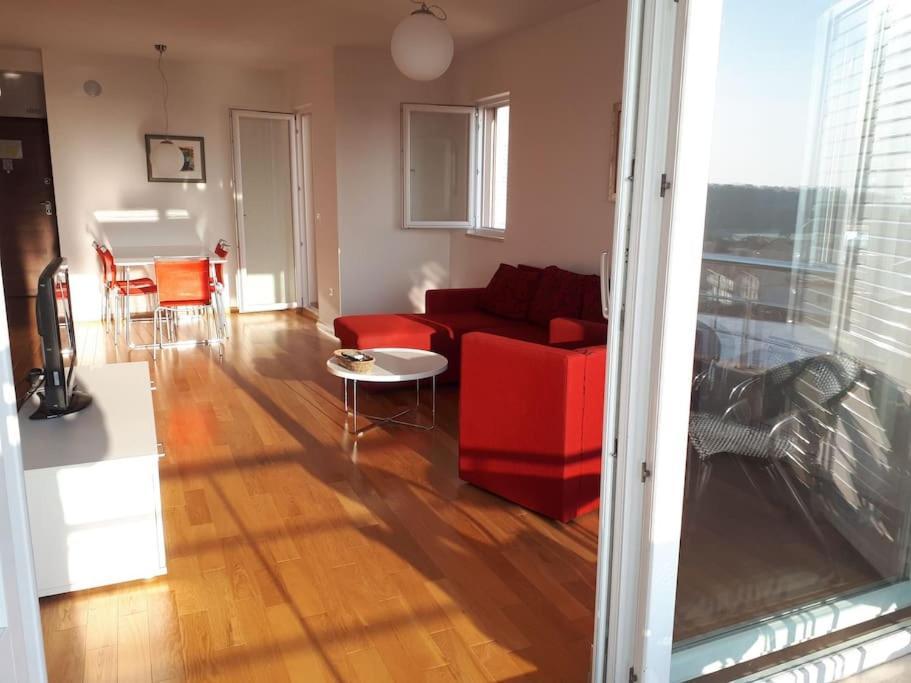 Apartment Lucija - Cozy Flat In The City Center With A Sea View & Parking มาคาร์สกา ภายนอก รูปภาพ